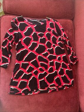 Women’s Red & Black Patterned Scoop Neck Top